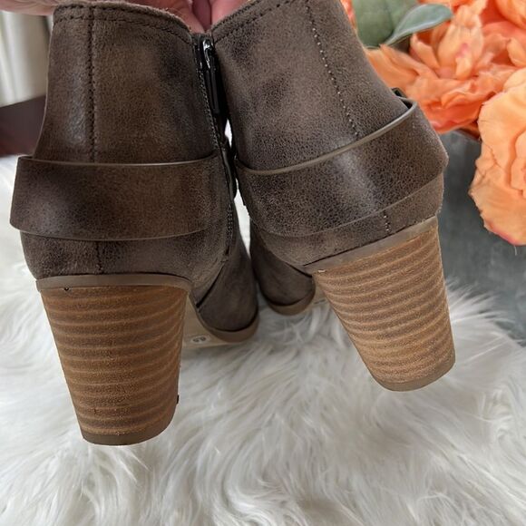 Report Carl Booties - Picture 4 of 11